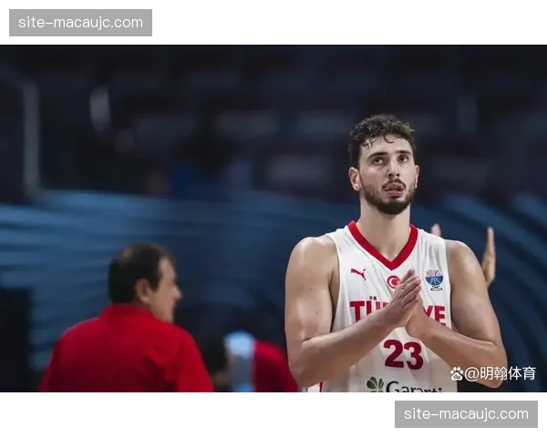 火箭亚当斯赛季报销 申京出战成疑考验内线轮换深度